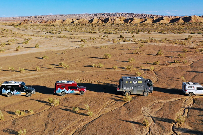 可供一家人出行使用的国产越野房车德国MAN4×4指挥者越野房车